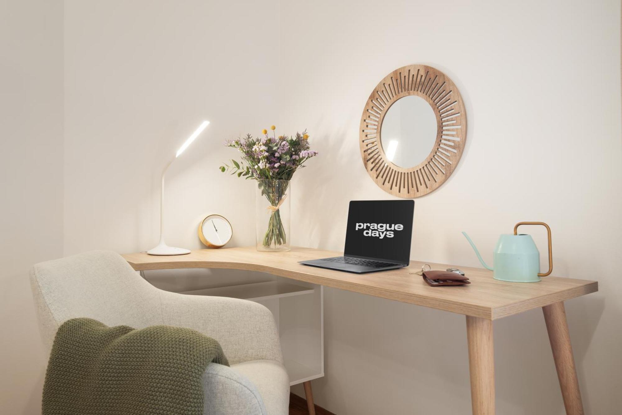 Days - Skandi With Workspace - Hip Area Prag
