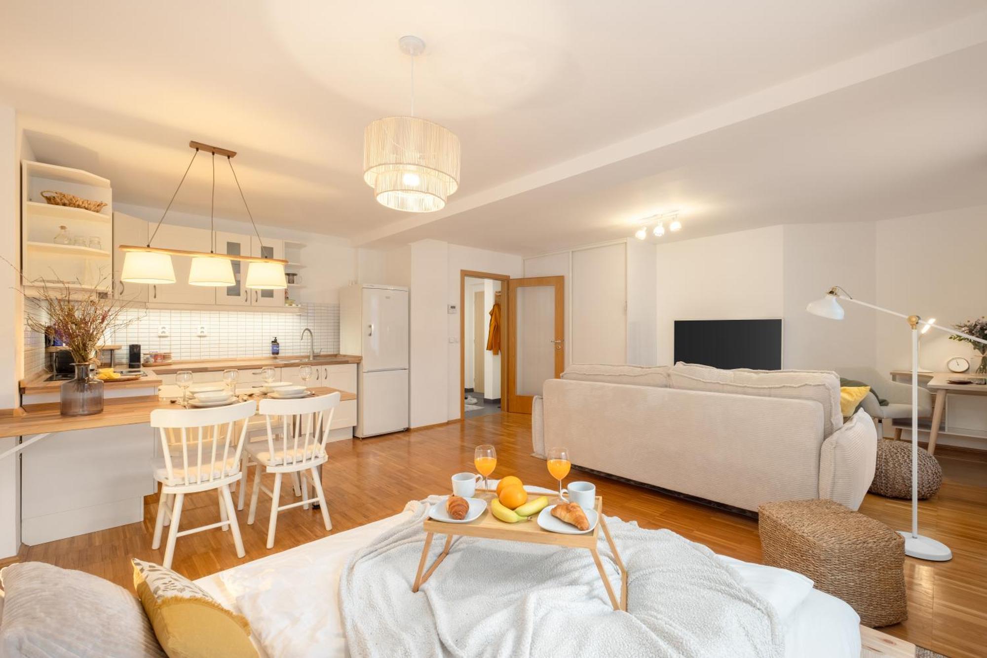 Days - Skandi With Workspace - Hip Area * Praha