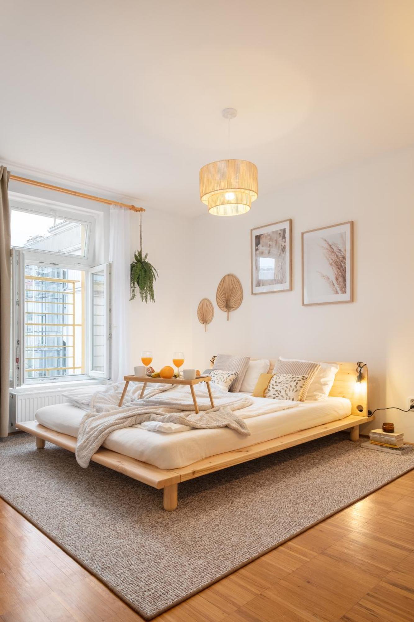 Days - Skandi With Workspace - Hip Area * Prag